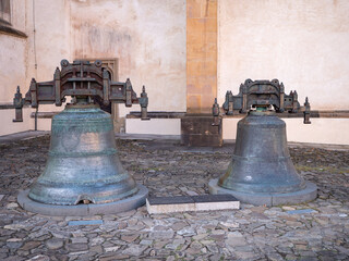 Obraz premium Old cracked historical bells: Ján from 1486 and Urban from 1584 at the Church of St. Aegis on the Town Hall Square in Bardejov.