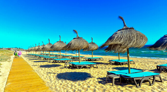Praia dos Salgados in Albufeira, Algarve (Portugal)