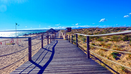 Hölzerner Gehweg an der Atlantikküste bei Albufeira/Algarve Portugal