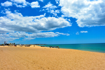 Badestrand in Armação de Pêra, Algarve (Portugal)