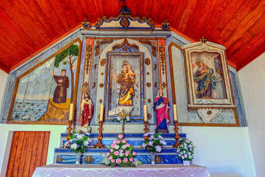 Innenansicht der Kapelle Ermida de Santo Ant&oacute;nio das Areias in Arma&ccedil;&atilde;o de P&ecirc;ra, Algarve (Portugal)