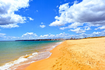 Praia dos Salgados bei Armação de Pêra, Algarve (Portugal)