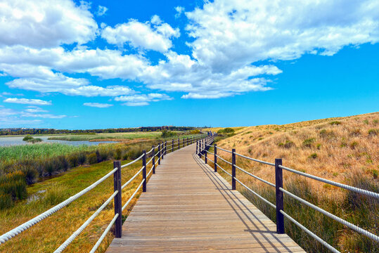 Wanderweg am Lagoa dos Salgados in P&ecirc;ra/Algarve (Portugal)