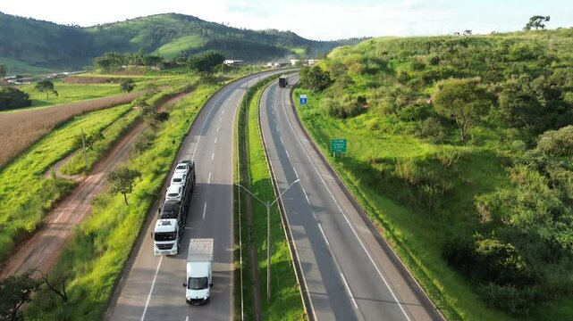 Traffic of various vehicles on the Fernao Dias highway, BR 381