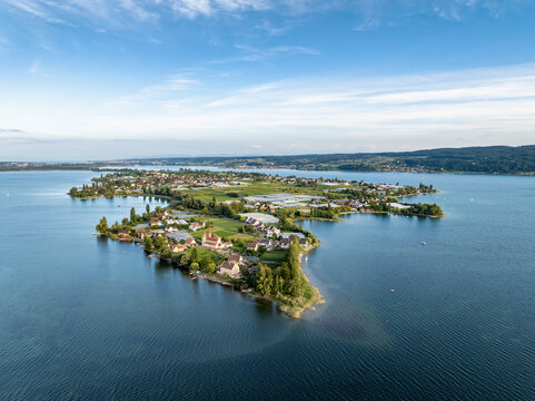 Luftbild von der Insel Reichenau im Bodensee von Westen gesehen