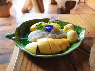 Mango sticky rice 