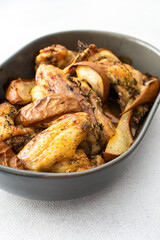 Baked chicken with pears and thyme