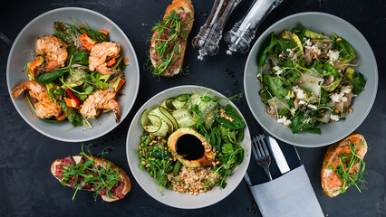 Green salads with vegetables, shrimp tempura, greens and fruits and bruschetta.