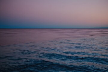 Obraz premium Serene Textured Gradient Fields in Mauve Navy and Sky Blue at Dusk