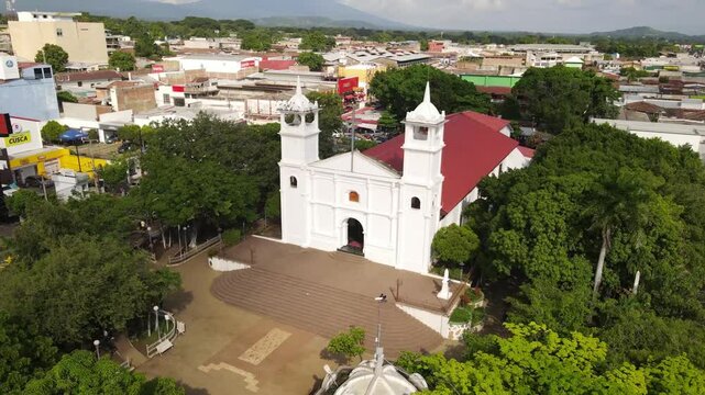 Iglesia colonial en Usulut&aacute;n, El Salvador.