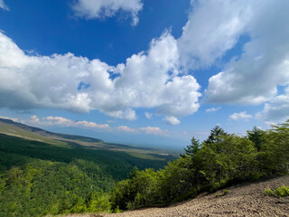登山道から見る山の景色