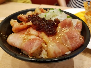 Volcano Bacon Rice lies in its dramatic presentation and mouthwatering flavors. The dish features smoky, grilled bacon arranged in a towering, making it a truly indulgent and memorable meal.