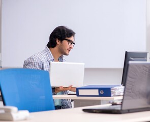It specialist working in the office
