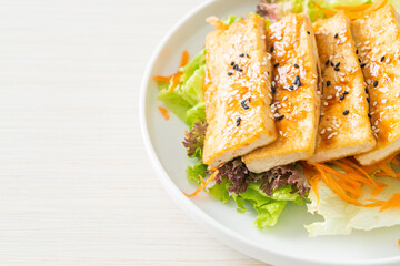 teriyaki tofu salad with sesame