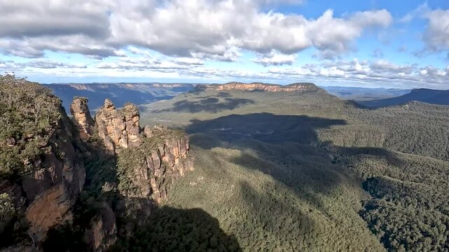 Iconic Three Sisters rock formations at Echo Point, overlooking Jamison Valley, in the Blue Mountains National Park, NSW, Australia