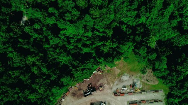 Top-down aerial view of a steel distributor in Pittsburgh, Pennsylvania, USA, revealing the industrial scale and organization of steel distribution in the heart of American manufacturing.