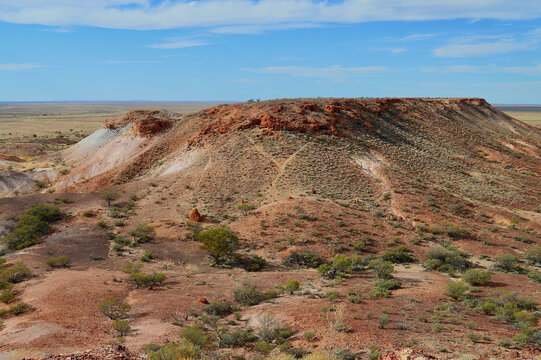 A beautiful desert landscape at Kanku Breakaways Conservation Park near Coober Pedy in South Australia. 