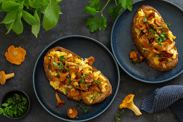 toasts with scrambled eggs and garlic fried chanterelle mushrooms