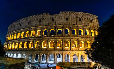 Naklejka premium Rome, Italy - April 09, 2024: View of the Roman Coliseum in Rome with tourists crowding its surroundings in Rome, Italy