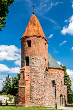 strzelno, romański, kości&oacute;ł