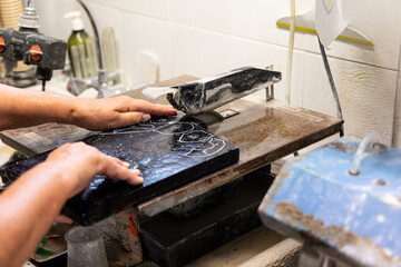 Découpe sur dalle de verre