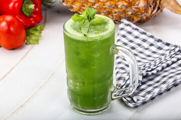 Mint, basil, spinach smoothie detox
