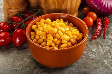 Sweet canned ripe corn grain