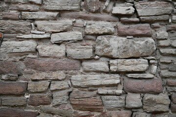 A wall made of natural stones of different sizes