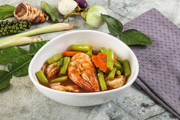 Prawn with asparagus and spices