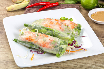 Vietnamese spring roll with prawn and salad