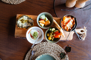 Veganes, vegetarisches, gesundes, schön angerichtet genanntes Frühstück im Hotel oder Restaurant...
