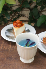 butterfly pea tea and caramel macadamia cheesecake