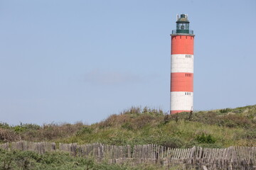 Vue extérieure ensoleillée du phare de Berck dans le Pas-de-Calais en France. Structure...
