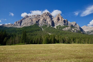 Panorama alpino montagne Dolomiti, Alta Badia