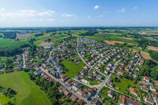 Neumarkt-Sankt Veit im oberbayerischen Landkreis M&uuml;hldorf von oben, Blick auf die s&uuml;dlichen Ortsteile