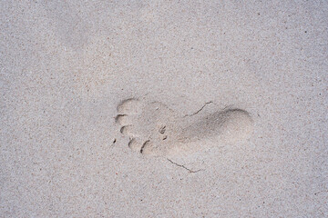 砂浜についた自分の足跡