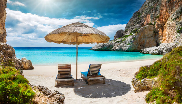 chaise longue au bord d'une plage durant les vacances dans un cadre paradisiaque