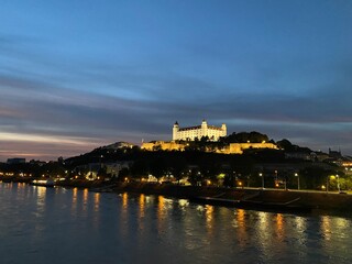 Naklejka premium Bratislava Castle and the Danube at night.