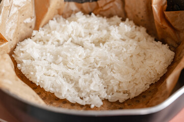 蒸しあがったカオニャオ