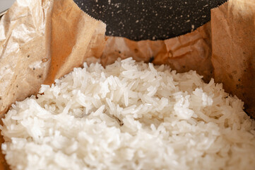 蒸しあがったカオニャオ