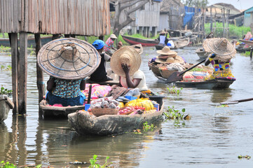 Obraz premium Floating african Lake village Ganvie on Lake Nokoué near Cotonou, Benin