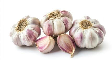 Obraz premium Close-up of four whole garlic bulbs isolated on a white background.