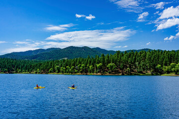 People boating on Lynx Lake in Prescott Arizona on a warm summer day