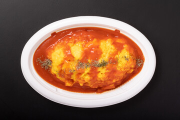 トマトソース　オムライス