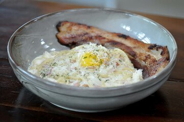 Pasta carbonara or Spaghetti with ham ,bacon and mushroom or Spaghetti carbonara