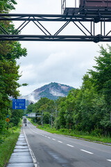 夏の硫黄山（アトサヌプリ）を遠方に眺める 北海道