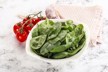 Green spinach leaves in the bowl