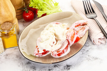 Salad with sliced tomato and stracciatella