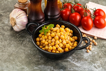 Canned chickpea in the bowl