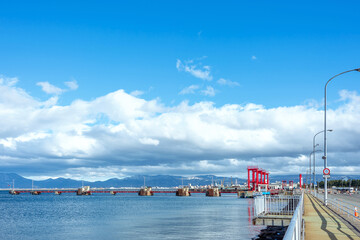 Obraz premium 【資料：交通】フェリー桟橋のある風景